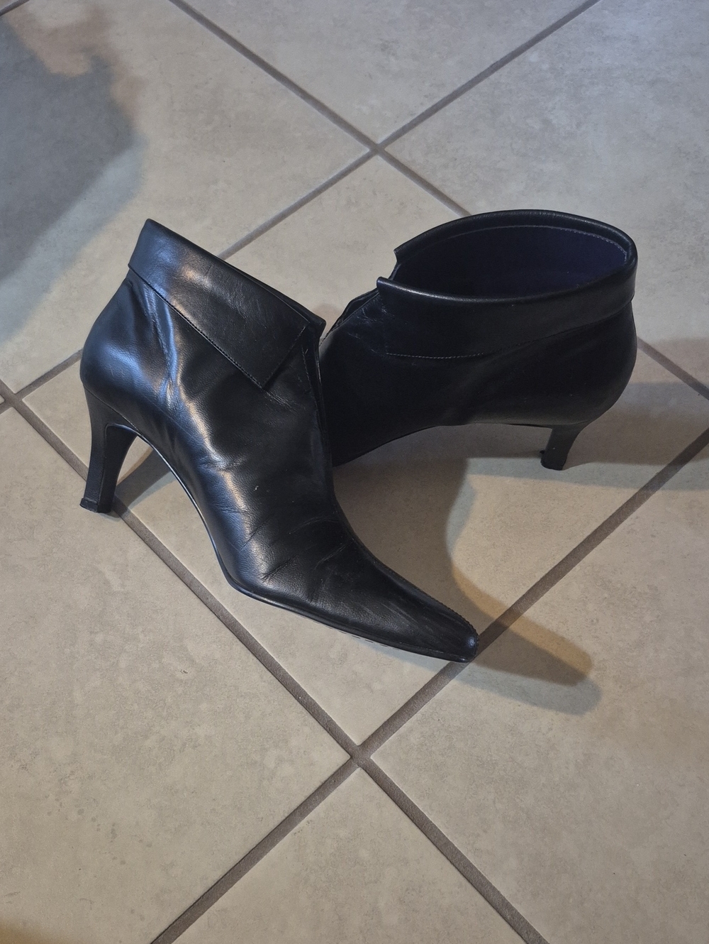 Women's Black Pointed-Toe Leather Ankle Booties